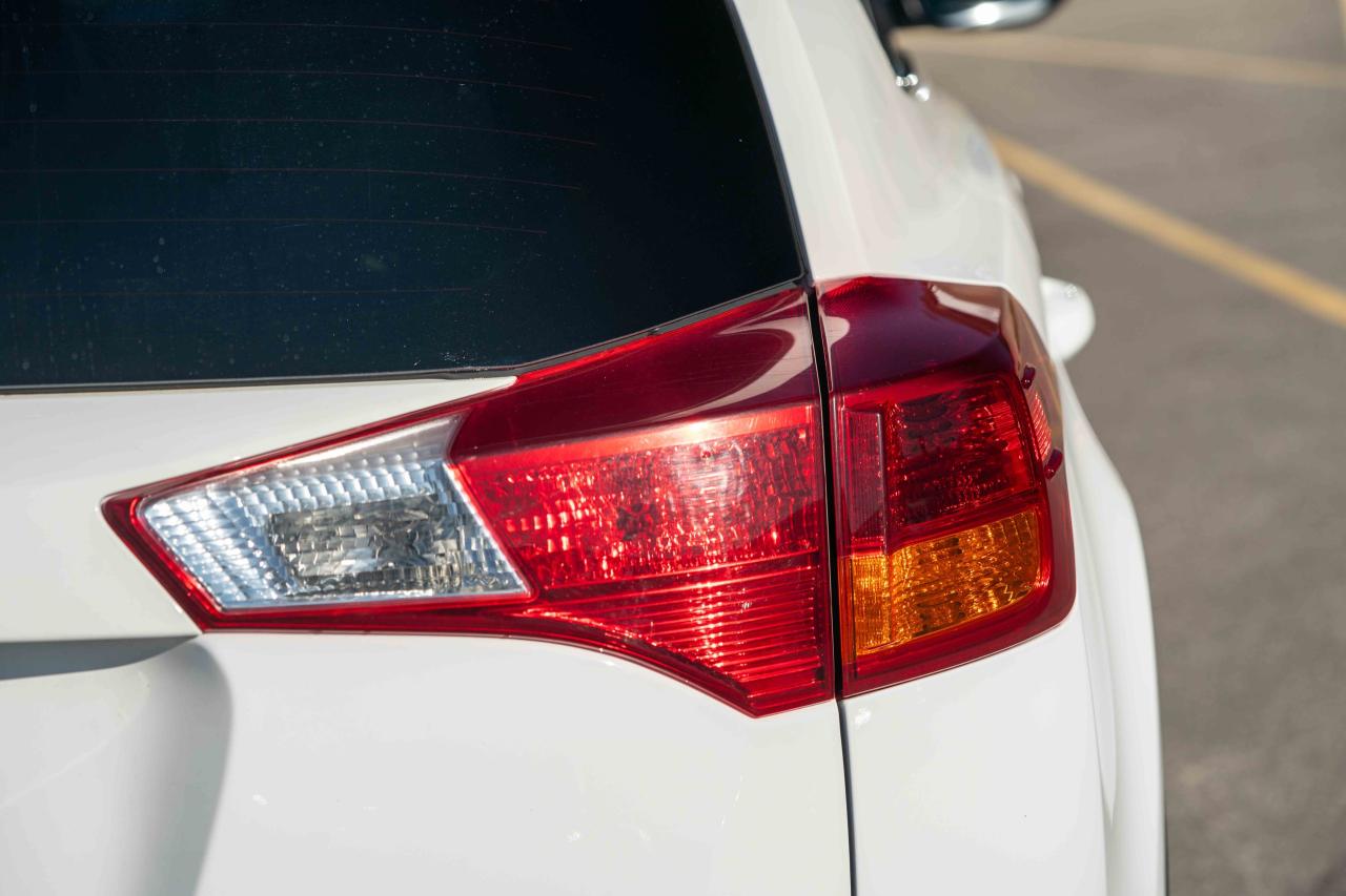 2015 Toyota RAV4 XLE - Photo #14