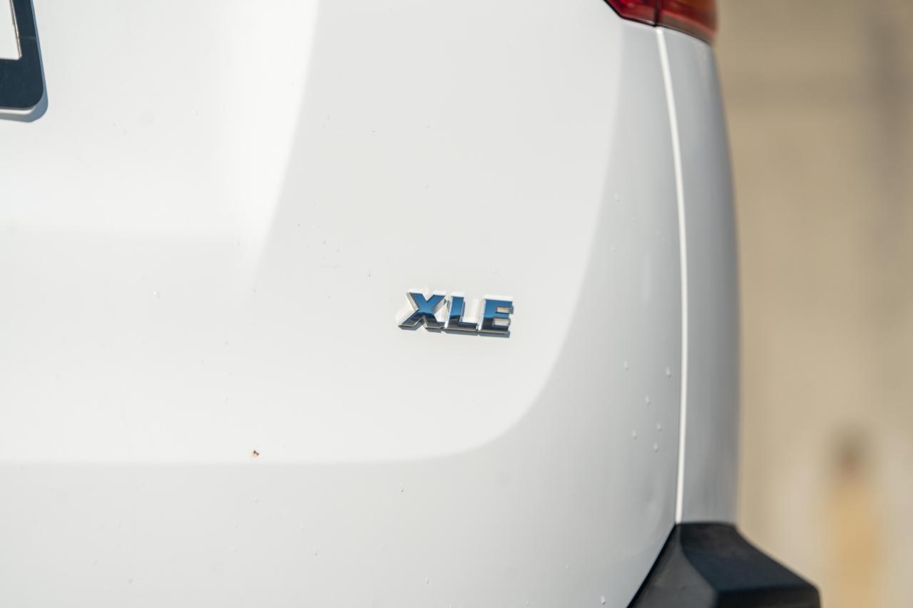 2015 Toyota RAV4 XLE - Photo #16