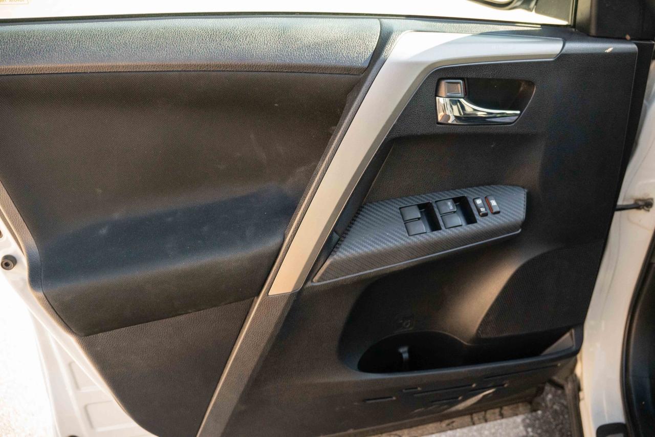2015 Toyota RAV4 XLE - Photo #20