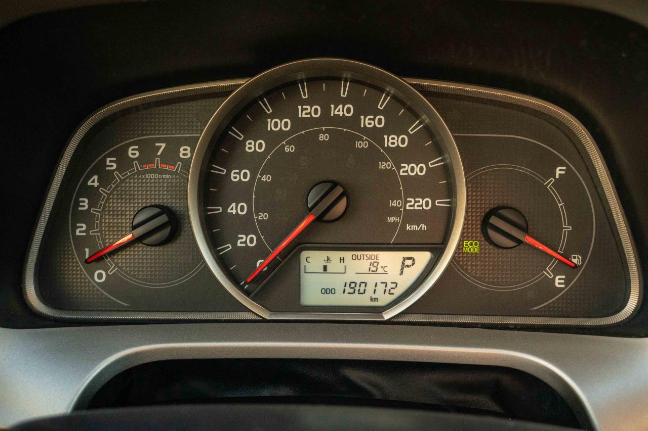 2015 Toyota RAV4 XLE - Photo #23