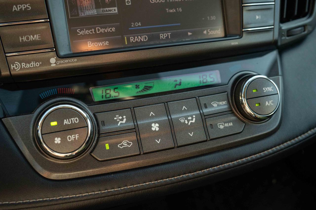2015 Toyota RAV4 XLE - Photo #34