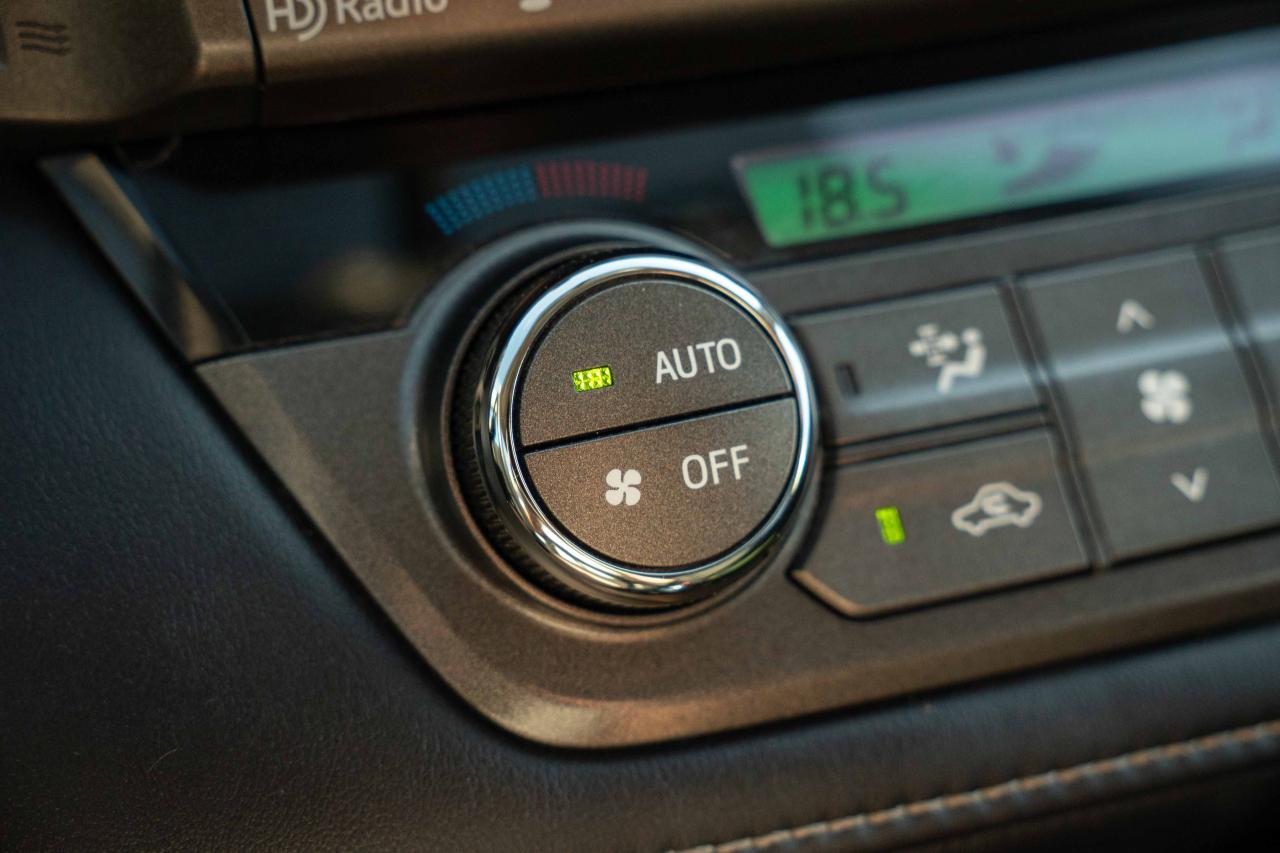 2015 Toyota RAV4 XLE - Photo #35