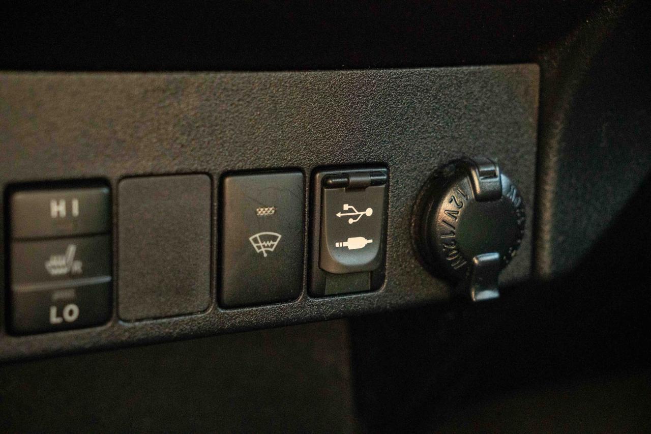 2015 Toyota RAV4 XLE - Photo #38