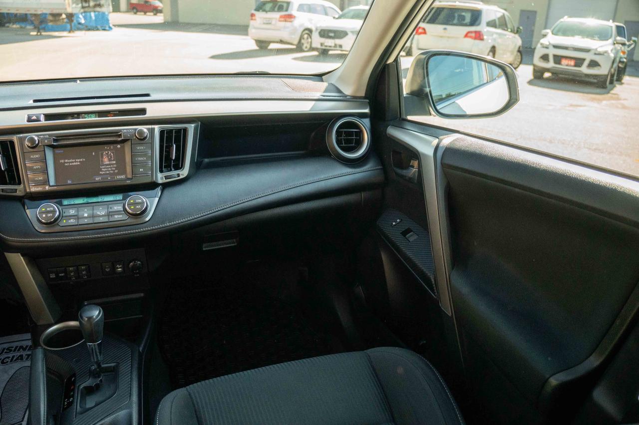2015 Toyota RAV4 XLE - Photo #42