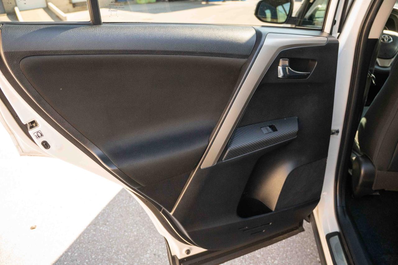 2015 Toyota RAV4 XLE - Photo #44