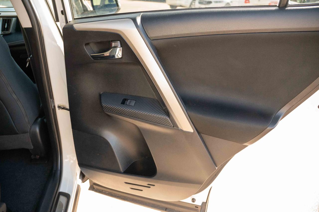 2015 Toyota RAV4 XLE - Photo #46