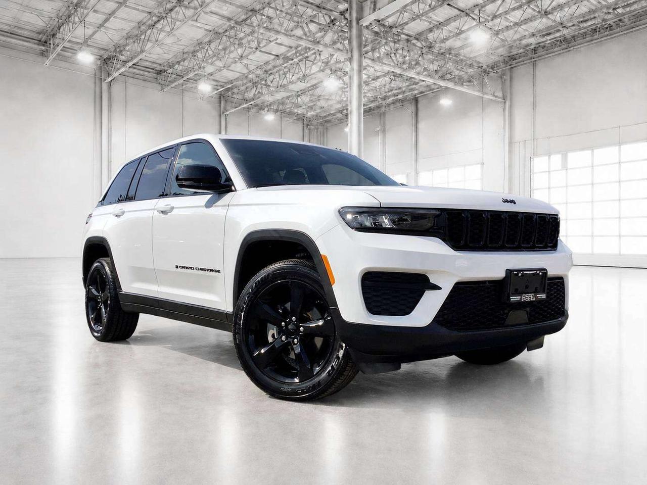 2025 Jeep Grand Cherokee Altitude | Sunroof | SafetyTech |Heated Seats |4X4 Photo5