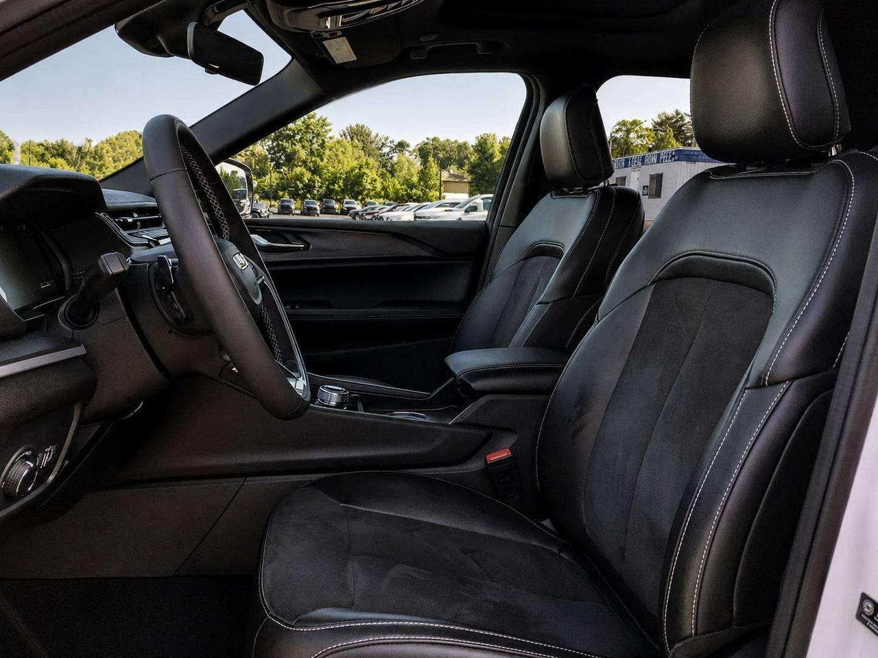 2025 Jeep Grand Cherokee Altitude | Sunroof | SafetyTech |Heated Seats |4X4 Photo