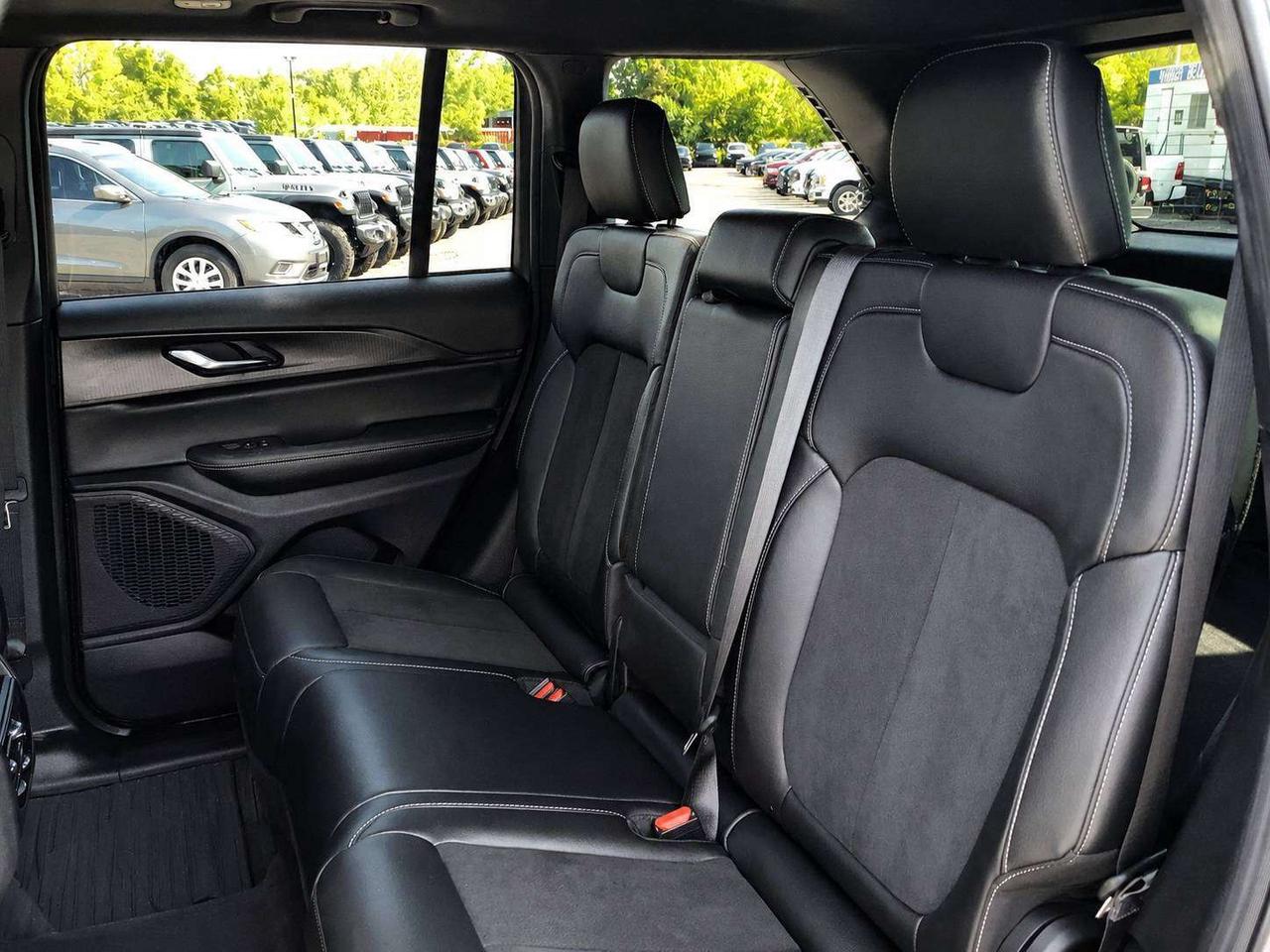 2025 Jeep Grand Cherokee Altitude | Sunroof | SafetyTech |Heated Seats |4X4 Photo