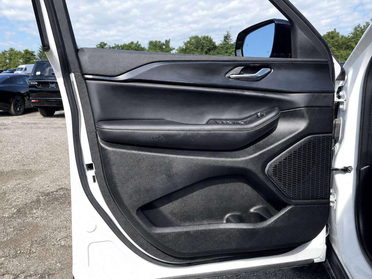 2025 Jeep Grand Cherokee Altitude | Sunroof | SafetyTech |Heated Seats |4X4 Photo