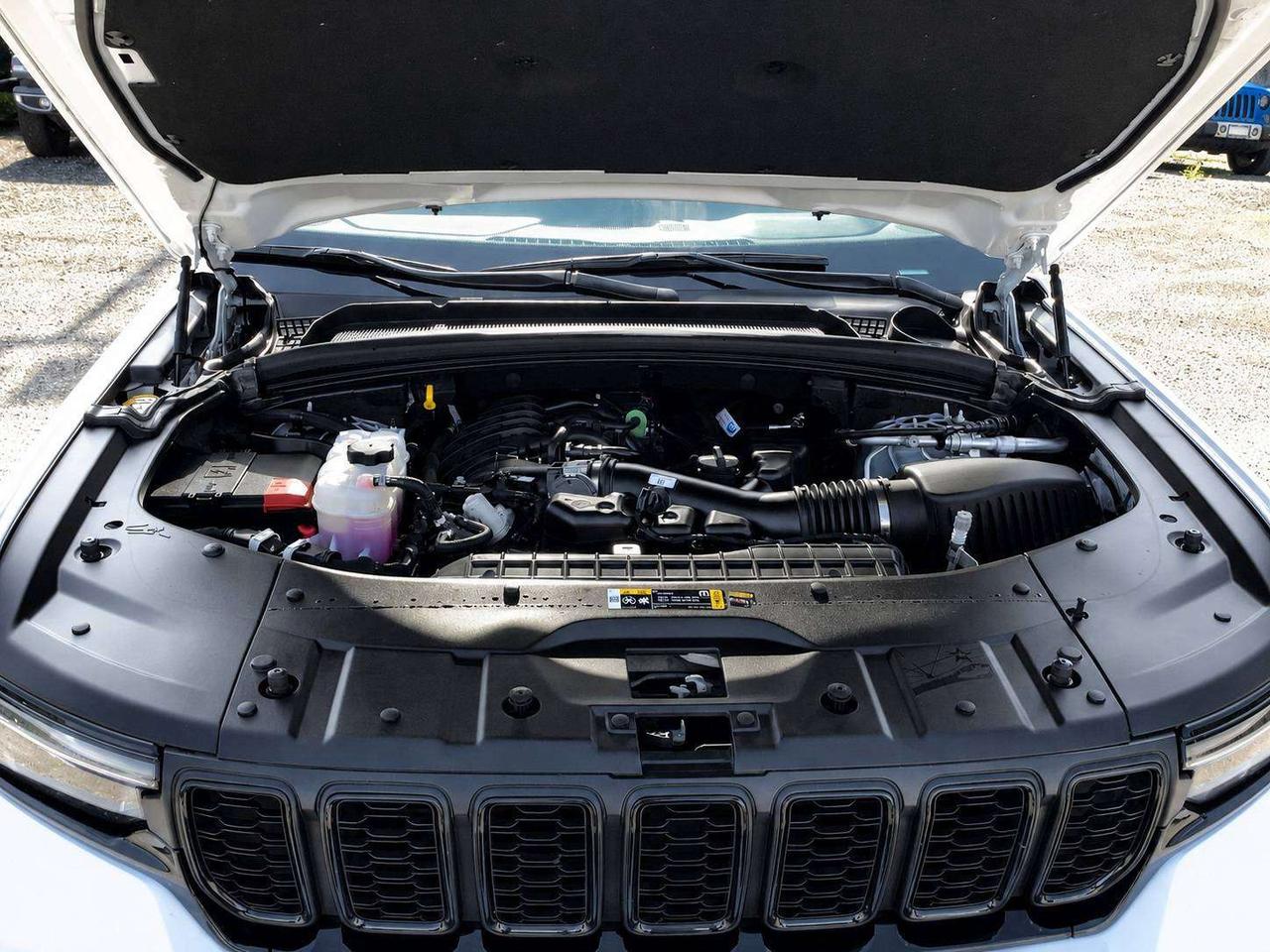 2025 Jeep Grand Cherokee Altitude | Sunroof | SafetyTech |Heated Seats |4X4 Photo