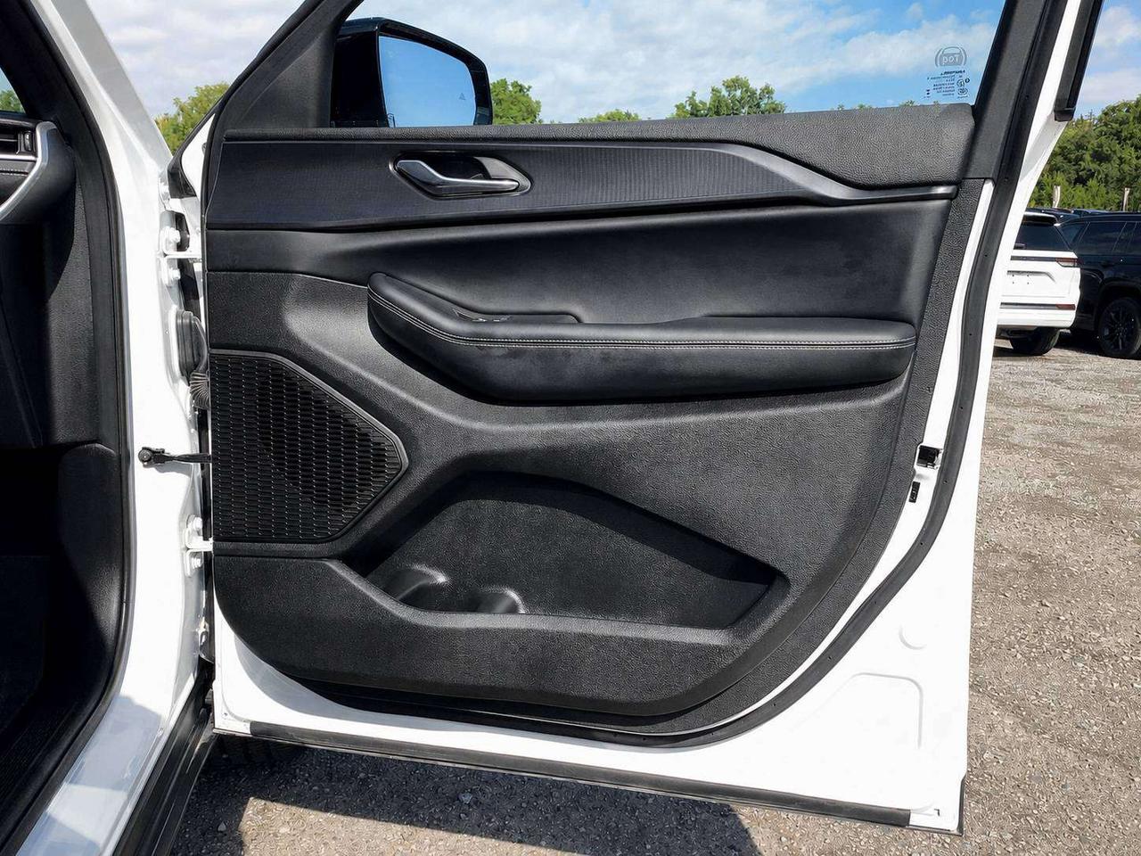 2025 Jeep Grand Cherokee Altitude | Sunroof | SafetyTech |Heated Seats |4X4 Photo