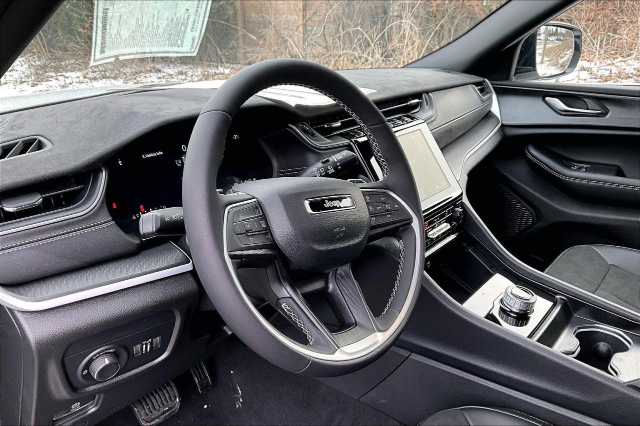 2025 Jeep Grand Cherokee ALTITUDE 4X4  Leather | Power SunRoof | 20" Wheels Photo