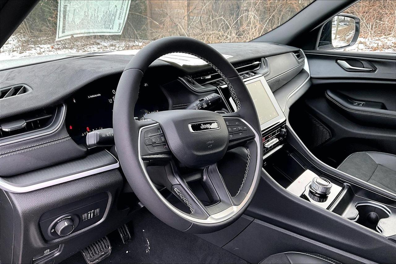 2025 Jeep Grand Cherokee ALTITUDE 4X4  Leather | Power SunRoof | 20" Wheels Photo