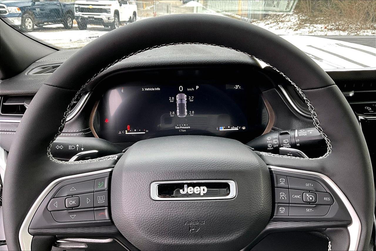 2025 Jeep Grand Cherokee ALTITUDE 4X4  Leather | Power SunRoof | 20" Wheels Photo