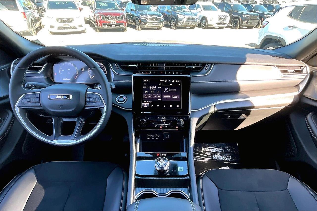 2025 Jeep Grand Cherokee ALTITUDE 4X4 | Leather | Power Sunroof | Side Step Photo4