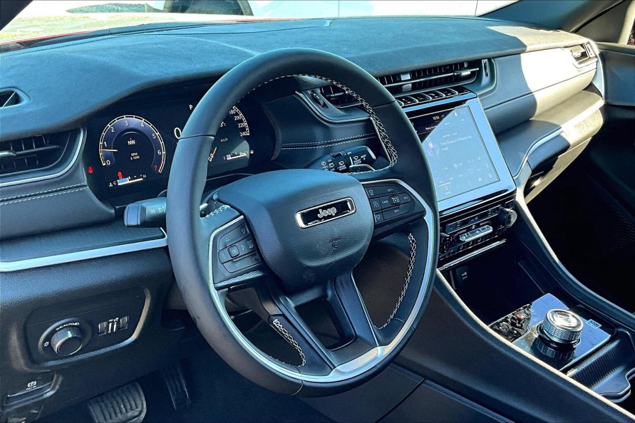 2025 Jeep Grand Cherokee ALTITUDE 4X4 | Leather | Power Sunroof | Side Step Photo