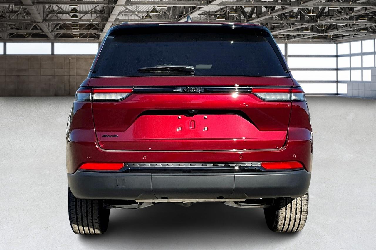 2025 Jeep Grand Cherokee ALTITUDE 4X4 | Leather | Power Sunroof | Side Step Photo3