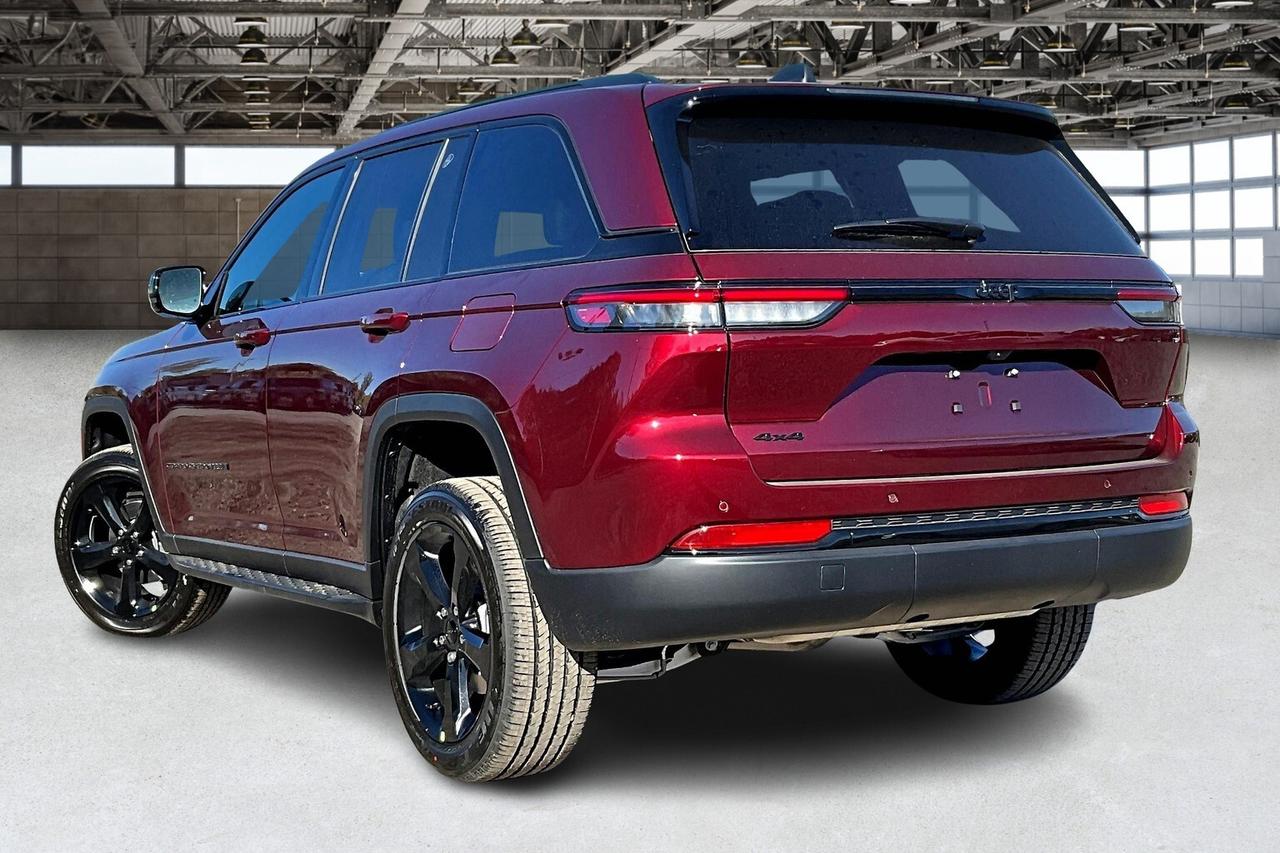 2025 Jeep Grand Cherokee ALTITUDE 4X4 | Leather | Power Sunroof | Side Step Photo2
