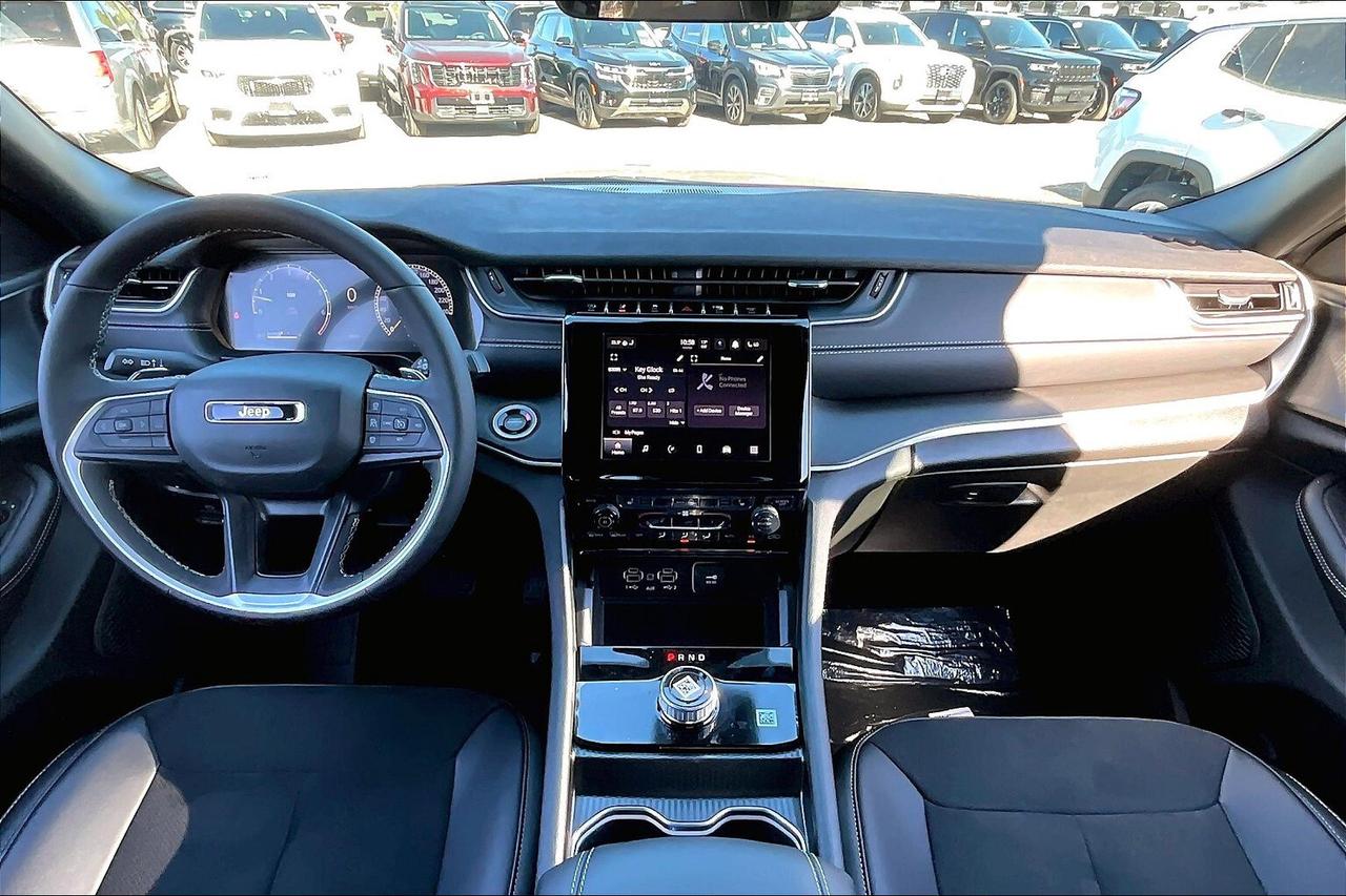 2025 Jeep Grand Cherokee ALTITUDE 4X4 | Leather | Power Sunroof | Side Step Photo