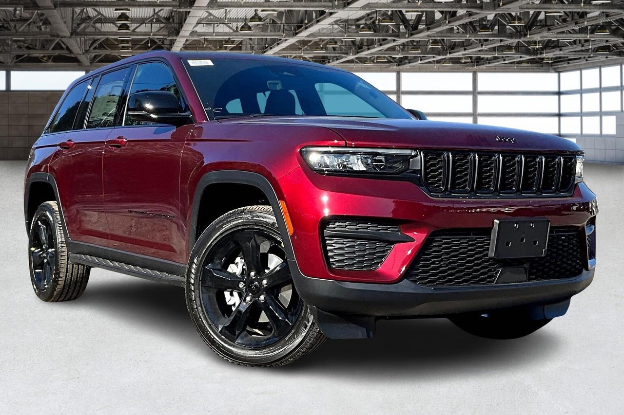 2025 Jeep Grand Cherokee ALTITUDE 4X4 | Leather | Power Sunroof | Side Step Photo