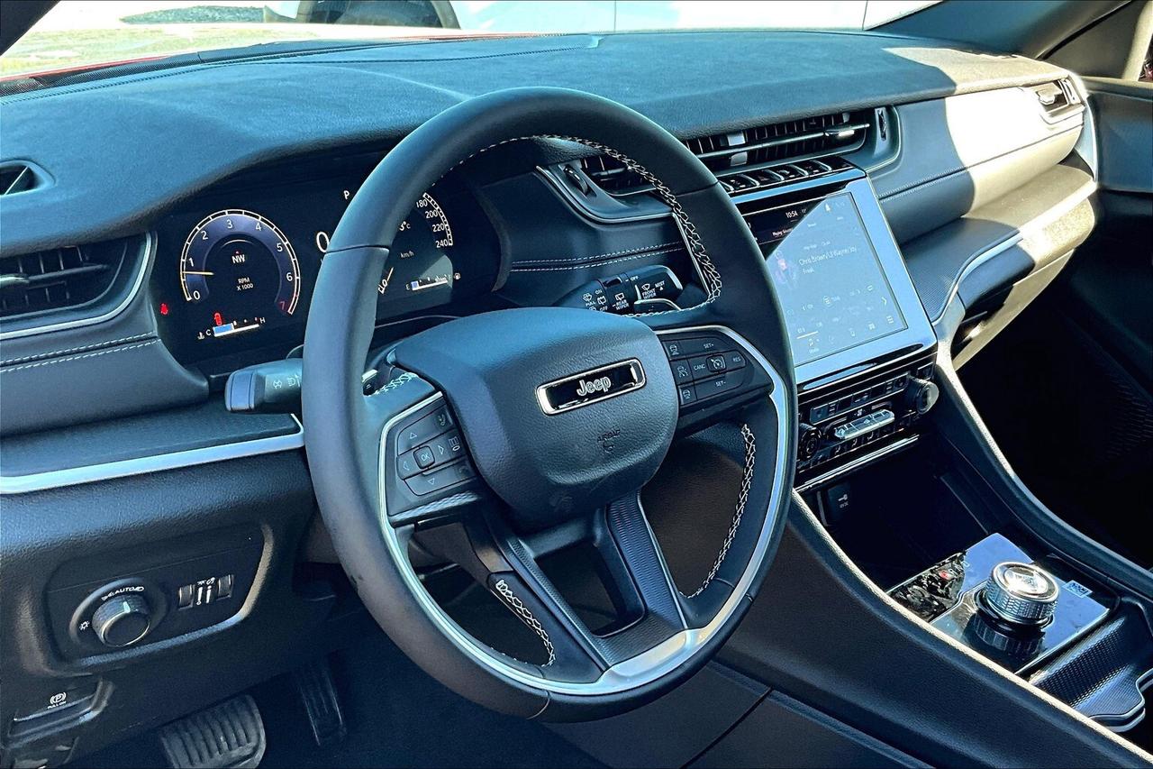 2025 Jeep Grand Cherokee ALTITUDE 4X4 | Leather | Power Sunroof | Side Step Photo