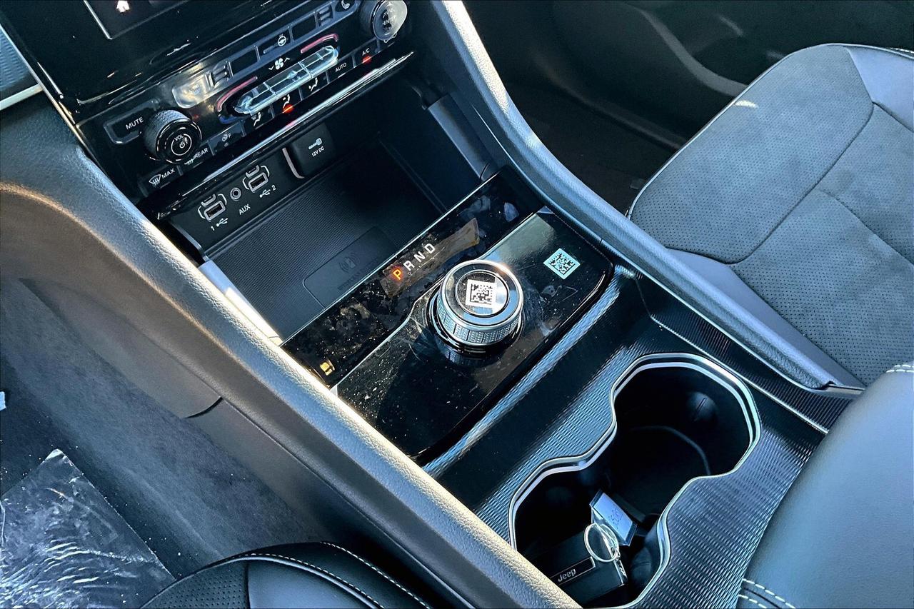 2025 Jeep Grand Cherokee ALTITUDE 4X4 | Leather | Power Sunroof | Side Step Photo