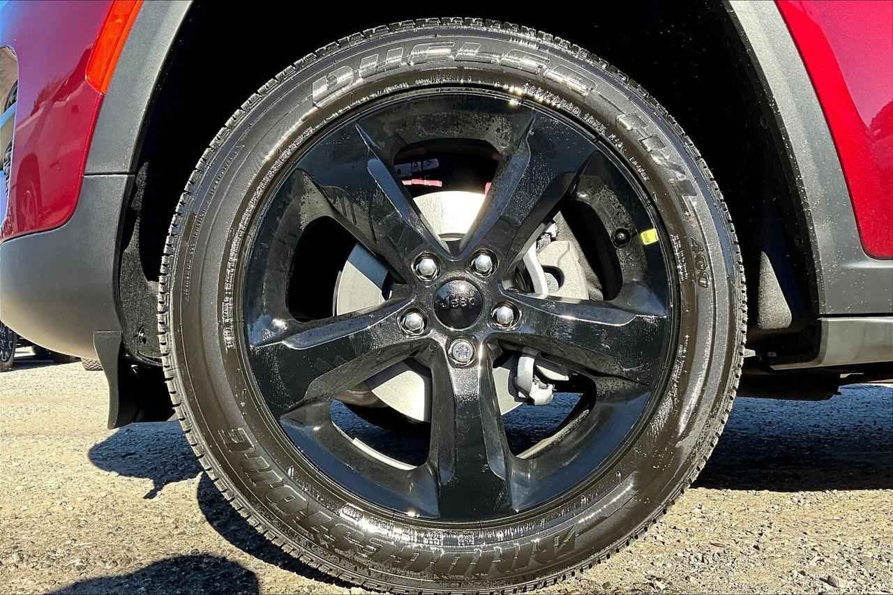 2025 Jeep Grand Cherokee ALTITUDE 4X4 | Leather | Power Sunroof | Side Step Photo