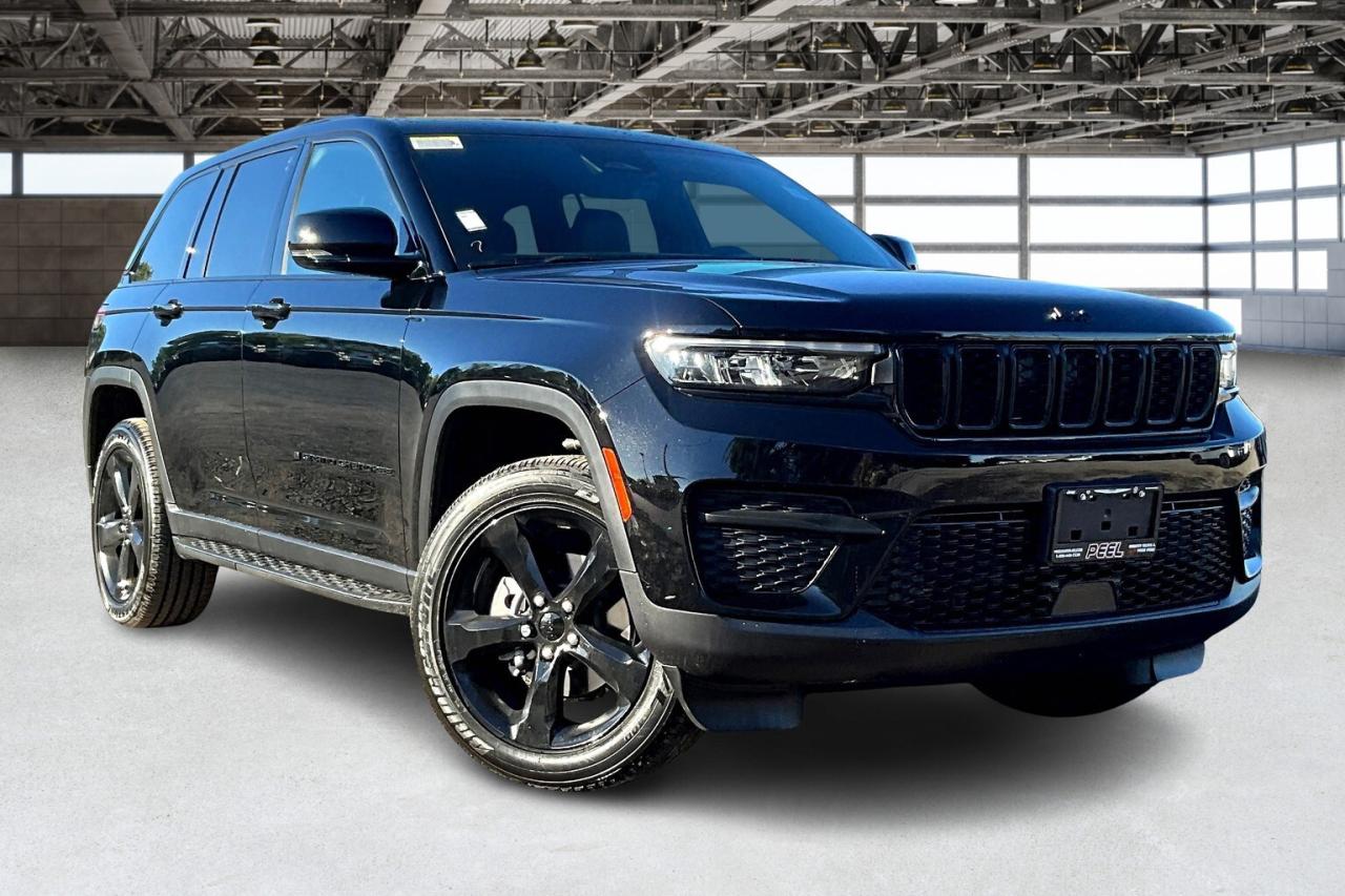 2025 Jeep Grand Cherokee ALTITUDE 4X4 | Side Step | Power Sunroof | Tow Pkg Photo