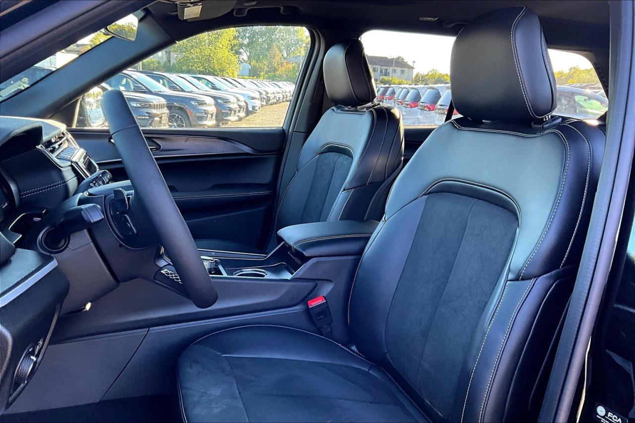 2025 Jeep Grand Cherokee ALTITUDE 4X4 | Side Step | Power Sunroof | Tow Pkg Photo