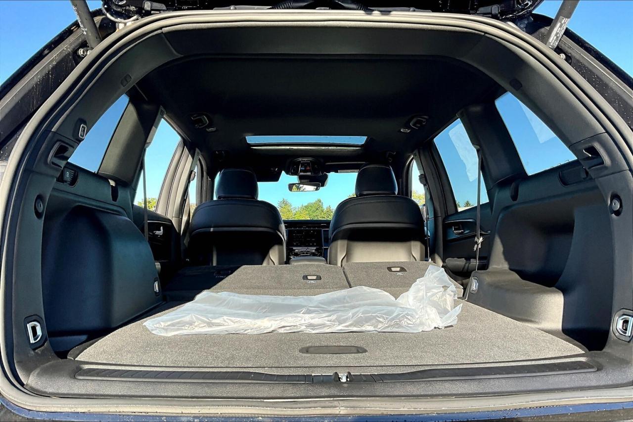 2025 Jeep Grand Cherokee ALTITUDE 4X4 | Side Step | Power Sunroof | Tow Pkg Photo