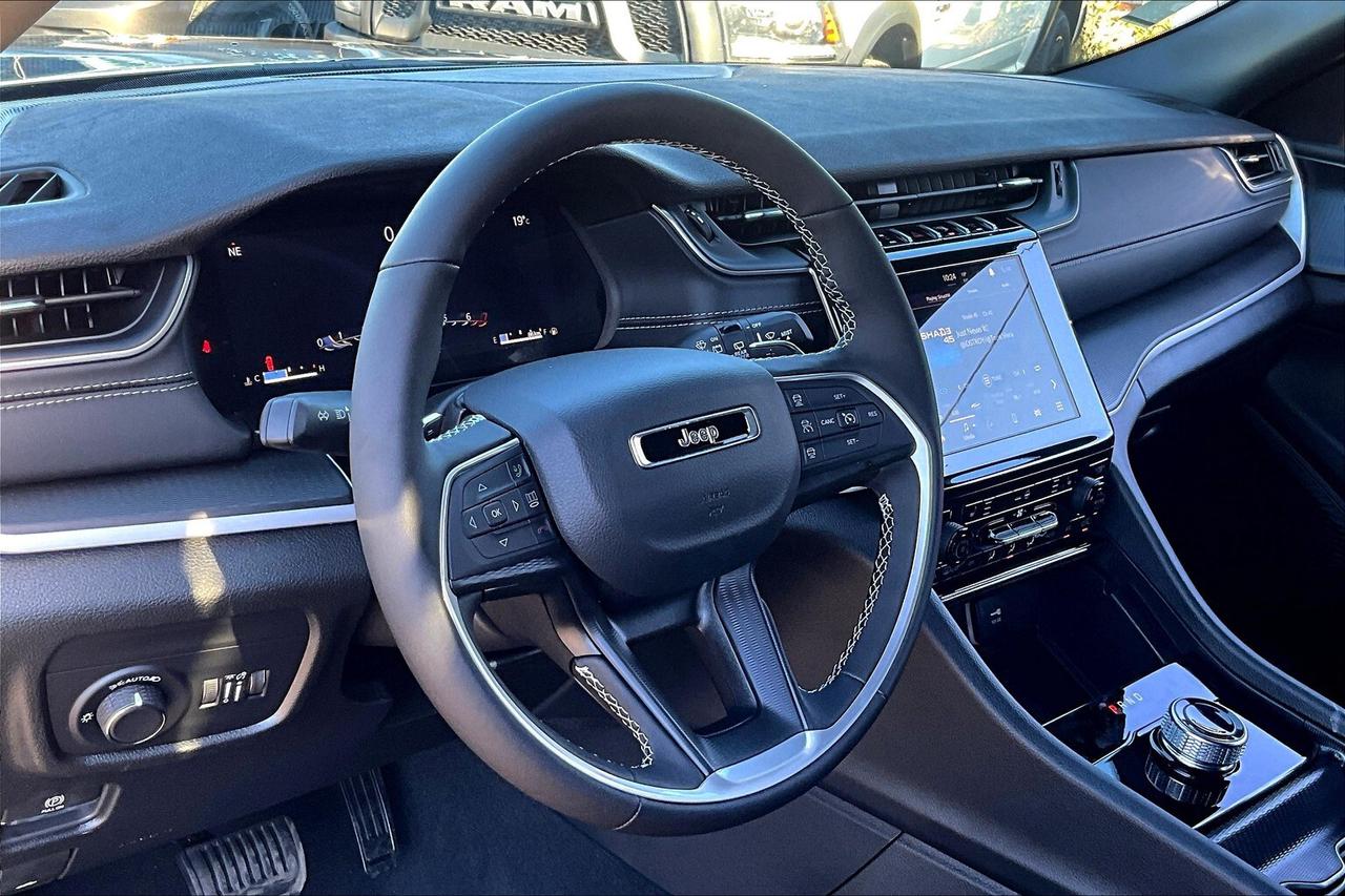2025 Jeep Grand Cherokee ALTITUDE 4X4 | Side Step | Power Sunroof | Tow Pkg Photo