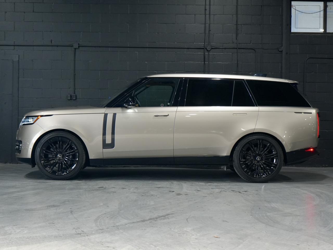 2023 Land Rover Range Rover Autobiography/ANTI THEFT/HUD/PANO/23 IN RIM/7PASS Photo