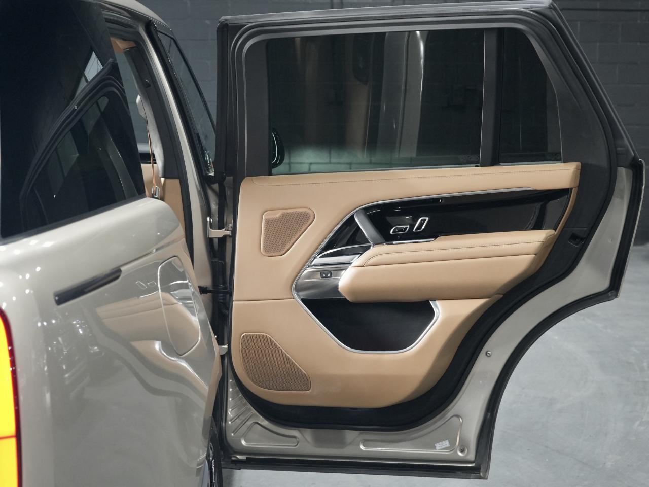 2023 Land Rover Range Rover Autobiography/ANTI THEFT/HUD/PANO/23 IN RIM/7PASS Photo