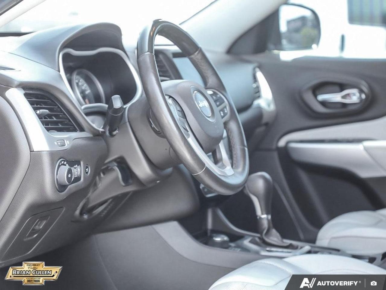 2017 Jeep Cherokee Overland 4WD 4dr Overland Photo