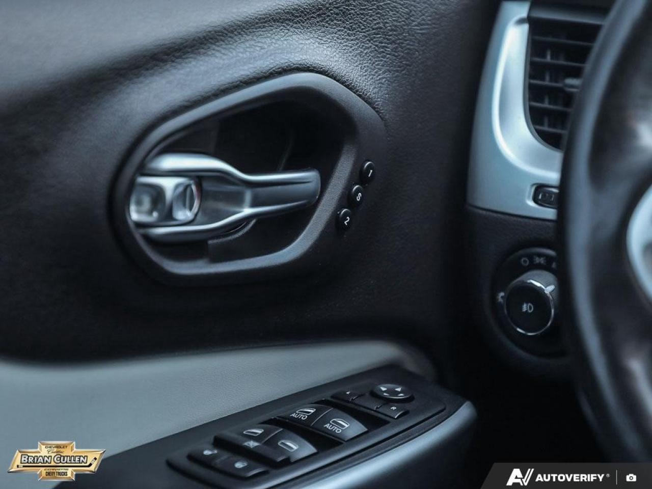 2017 Jeep Cherokee Overland 4WD 4dr Overland Photo