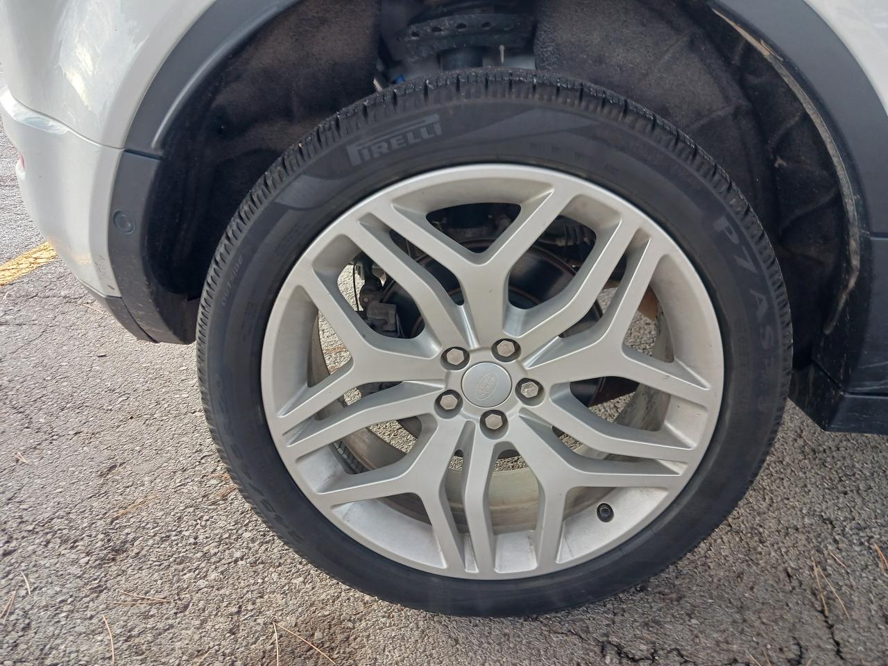 2017 Land Rover Range Rover Evoque HSE Dynamic Photo2