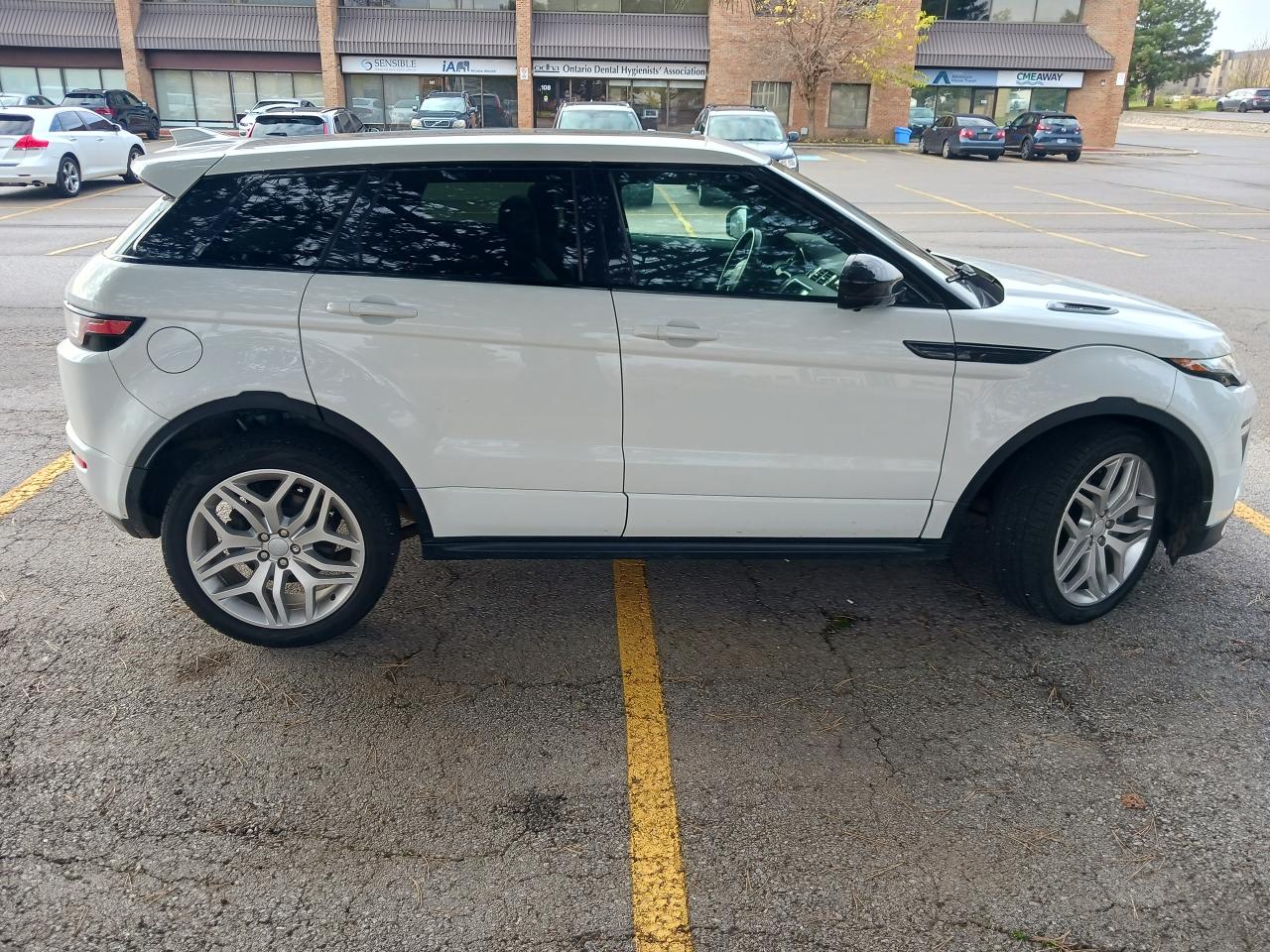 2017 Land Rover Range Rover Evoque HSE Dynamic Photo3