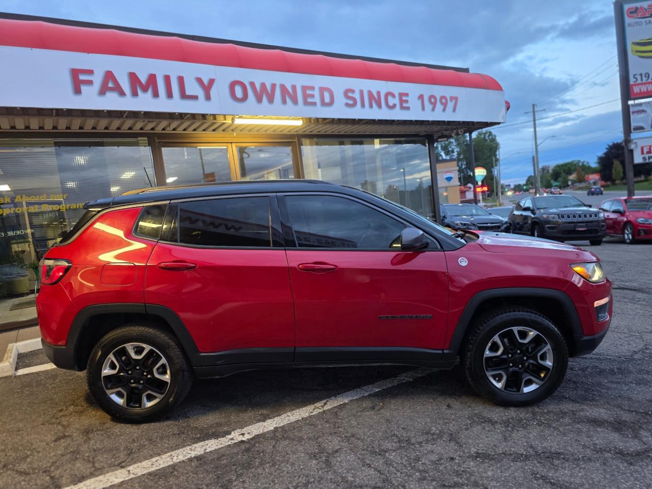 2018 Jeep Compass Trailhawk NAVI | Leather | Sunroof | Backup Camera | Heated Seats Photo