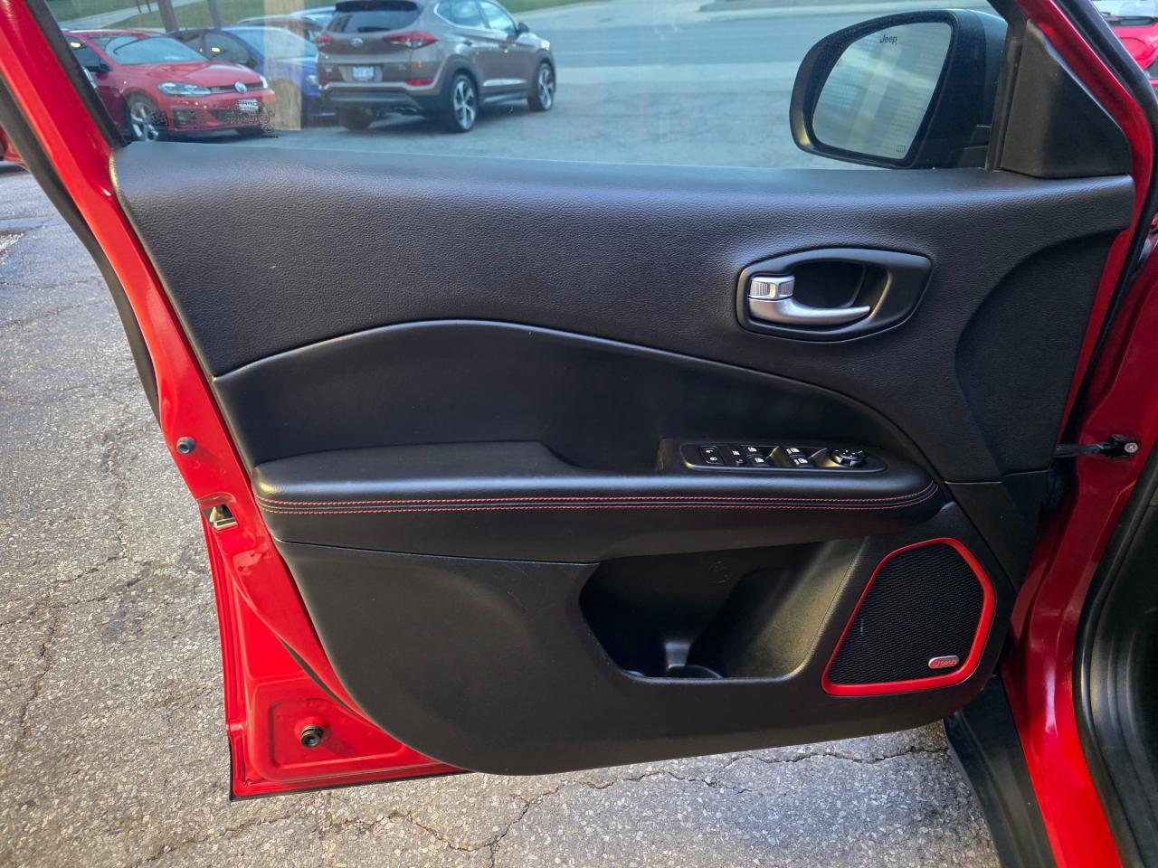 2018 Jeep Compass Trailhawk NAVI | Leather | Sunroof | Backup Camera | Heated Seats Photo