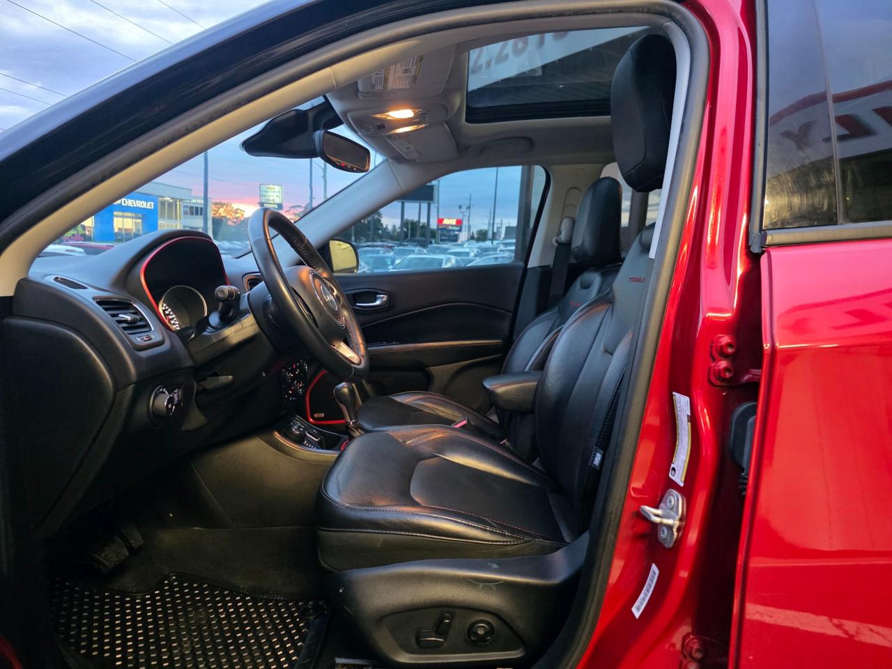 2018 Jeep Compass Trailhawk NAVI | Leather | Sunroof | Backup Camera | Heated Seats Photo