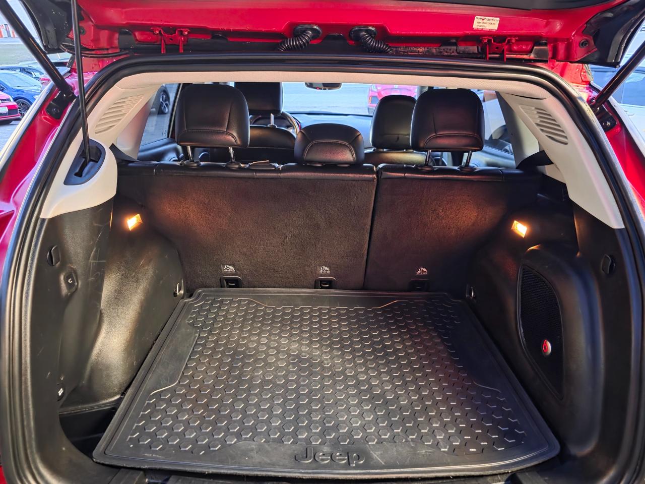 2018 Jeep Compass Trailhawk NAVI | Leather | Sunroof | Backup Camera | Heated Seats Photo