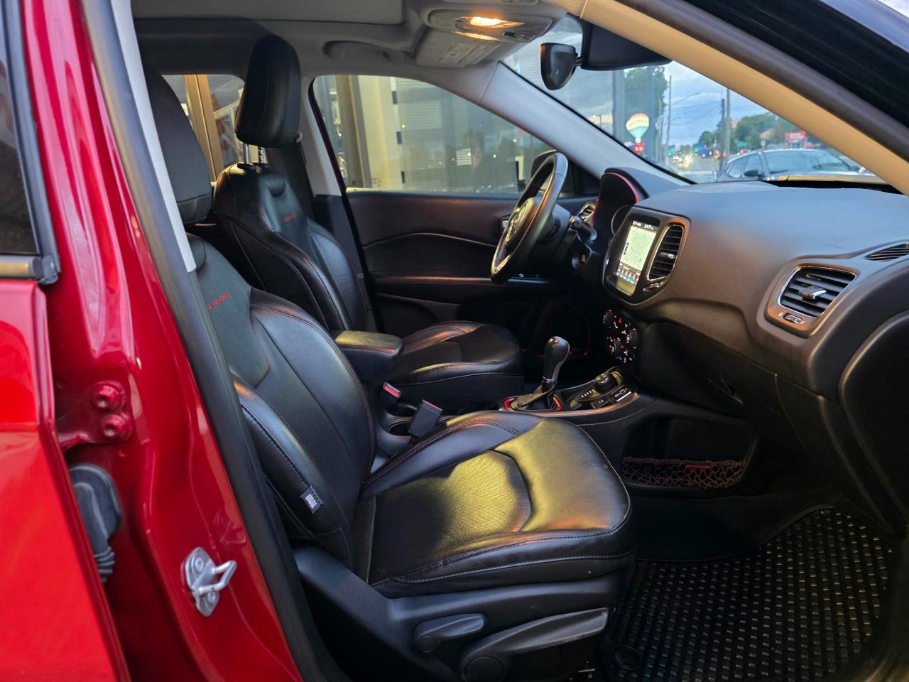 2018 Jeep Compass Trailhawk NAVI | Leather | Sunroof | Backup Camera | Heated Seats Photo