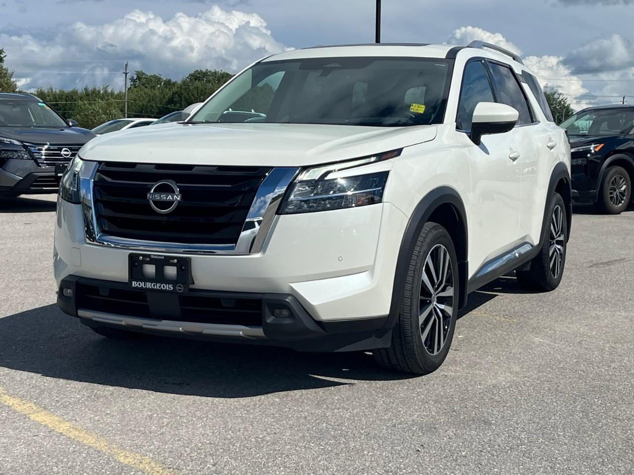 2023 Nissan Pathfinder Platinum 4WD Photo2