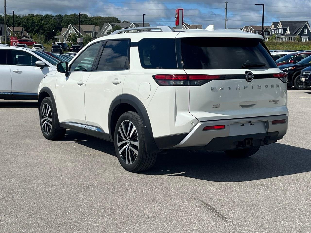 2023 Nissan Pathfinder Platinum 4WD Photo