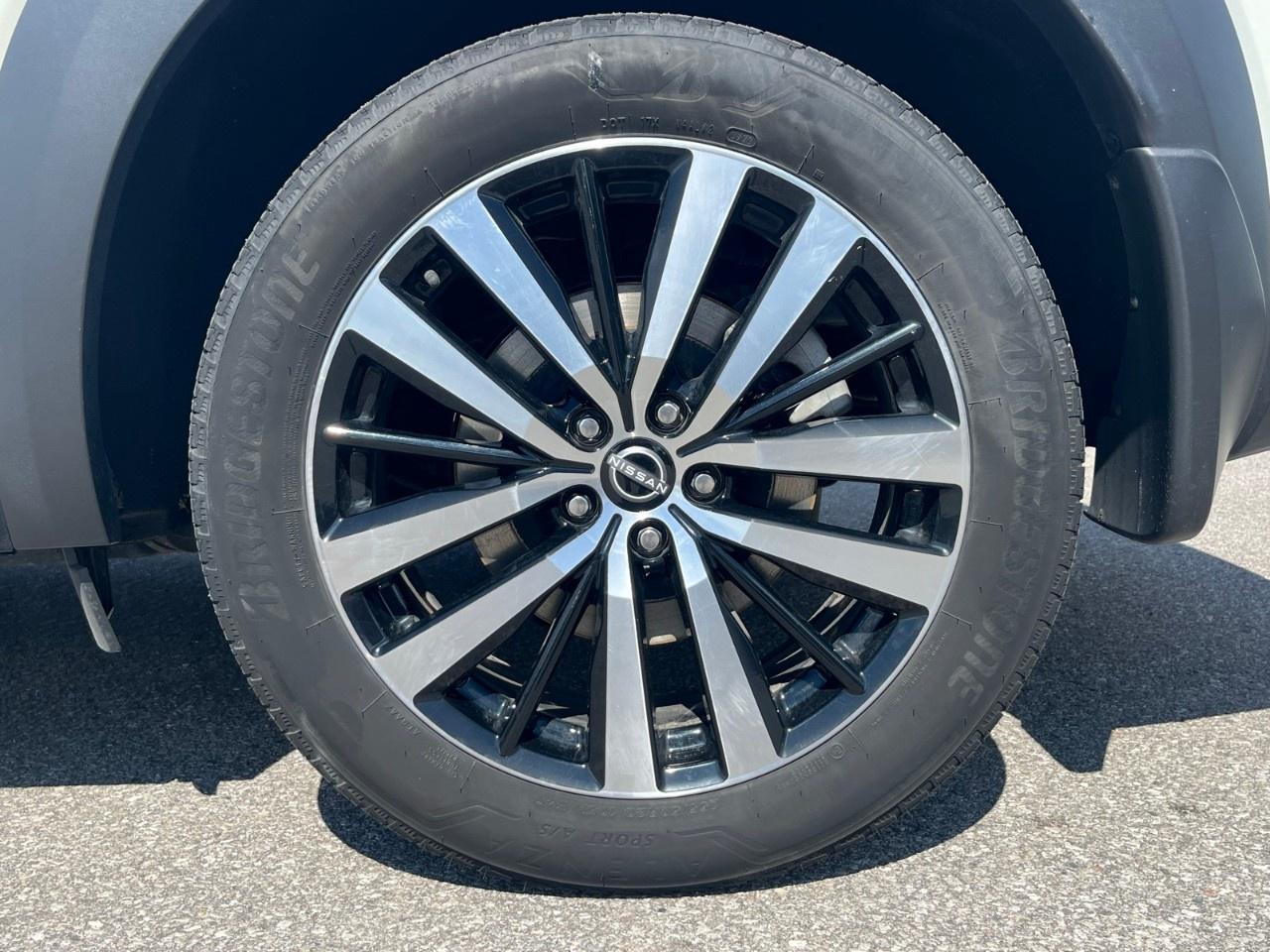 2023 Nissan Pathfinder Platinum 4WD Photo