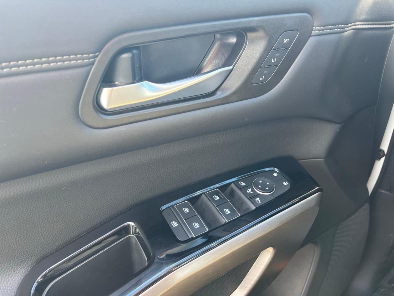 2023 Nissan Pathfinder Platinum 4WD Photo