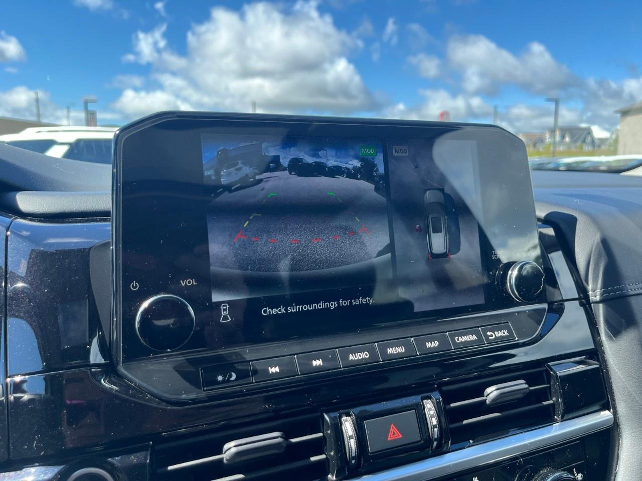 2023 Nissan Pathfinder Platinum 4WD Photo