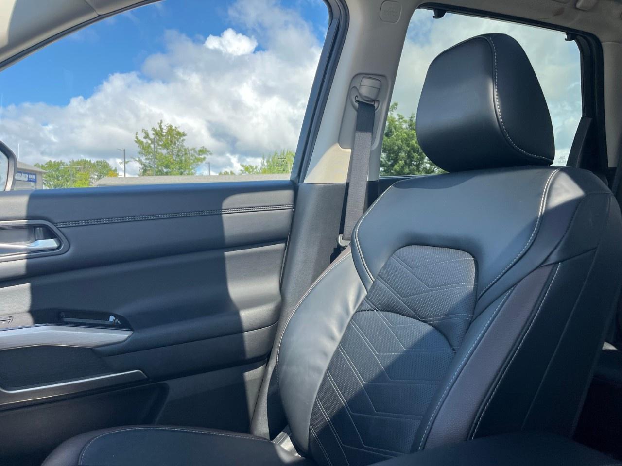 2023 Nissan Pathfinder Platinum 4WD Photo