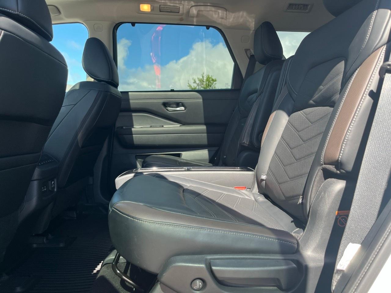 2023 Nissan Pathfinder Platinum 4WD Photo